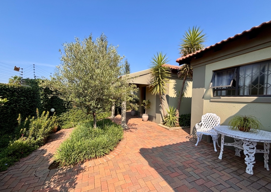 3 Bedroom Property for Sale in Flamwood North West